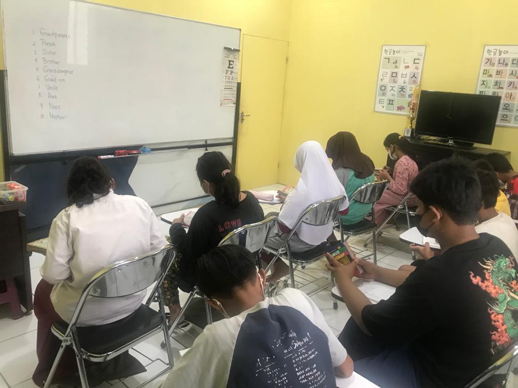 Kelas Bahasa Inggris di Edu Center Agape Hijau Abadi